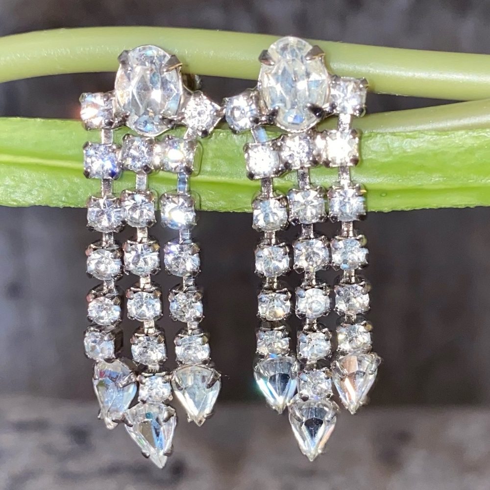 VINTAGE RHINESTONES PEAR OVAL ROUND CHAIN CHANDELIER DANGLE DROP EARRINGS SCEW